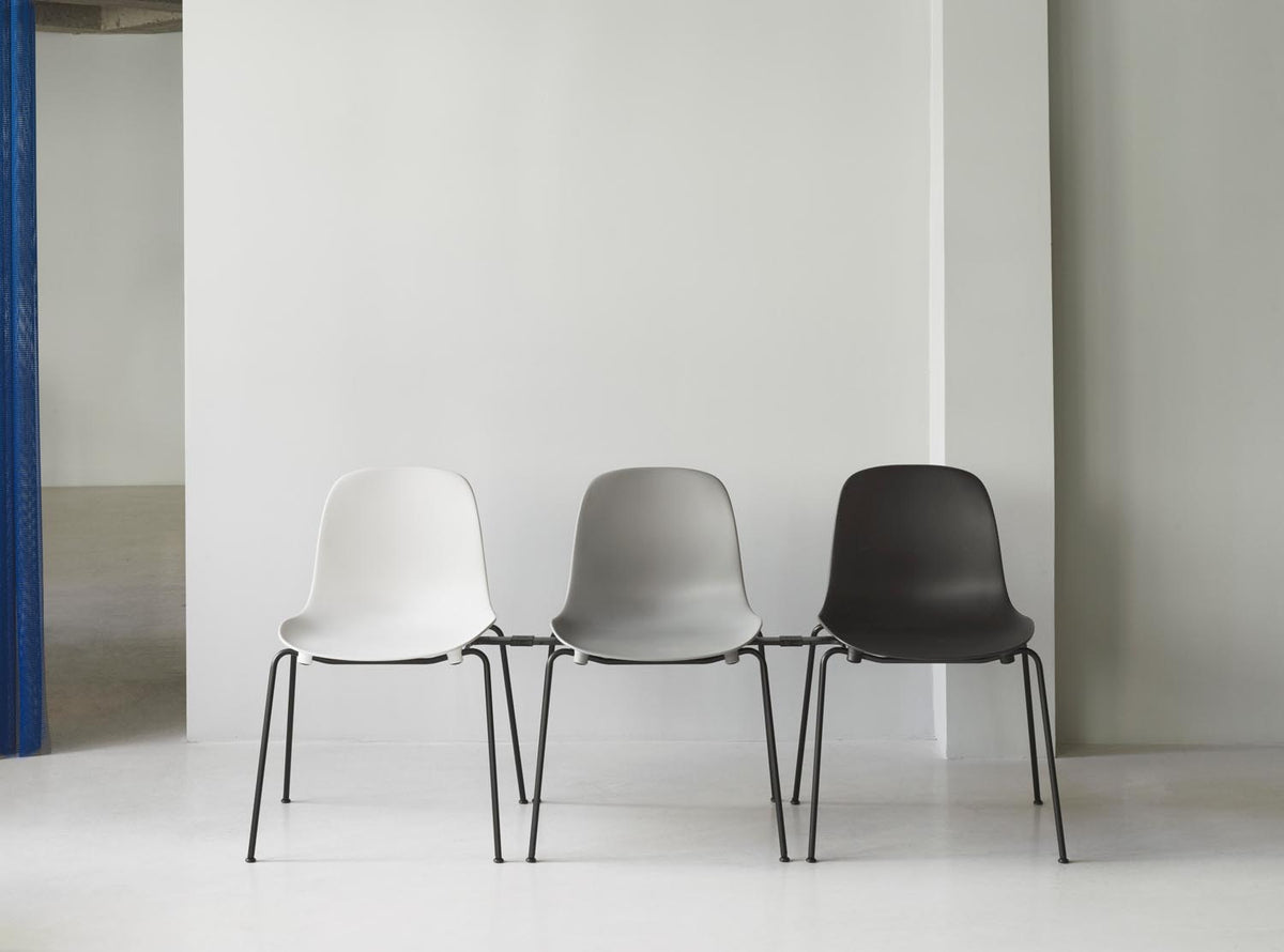Form Stapelstuhl schwarzes stahl gepolstert Hallingdal in Hallingdal 110 präsentiert im Onlineshop von KAQTU Design AG. Stuhl ist von Normann Copenhagen