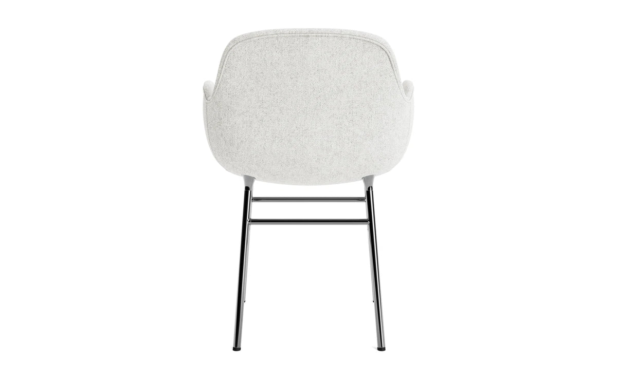 Form Lehnstuhl gepolstert Chrome Hallingdal in Hallingdal 110 präsentiert im Onlineshop von KAQTU Design AG. Stuhl mit Armlehne ist von Normann Copenhagen