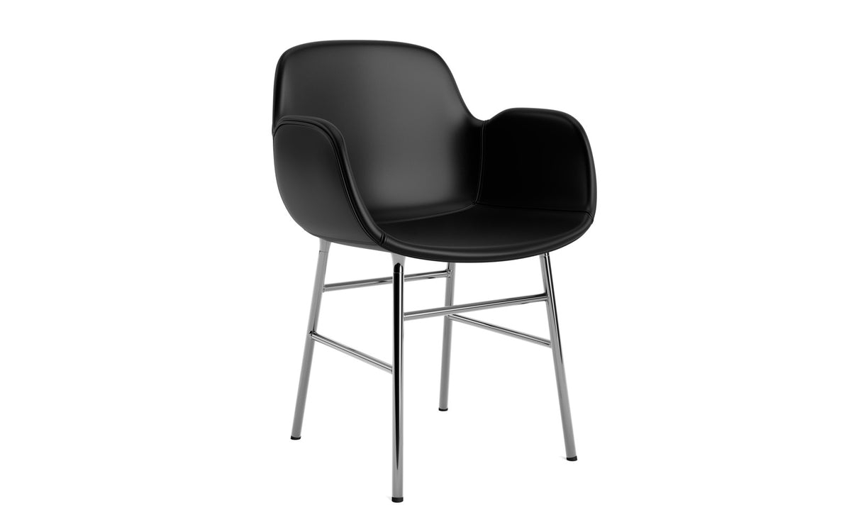 Form Armlehnstuhl gepolstert  in Ultra Leder präsentiert im Onlineshop von KAQTU Design AG. Stuhl mit Armlehne ist von Normann Copenhagen