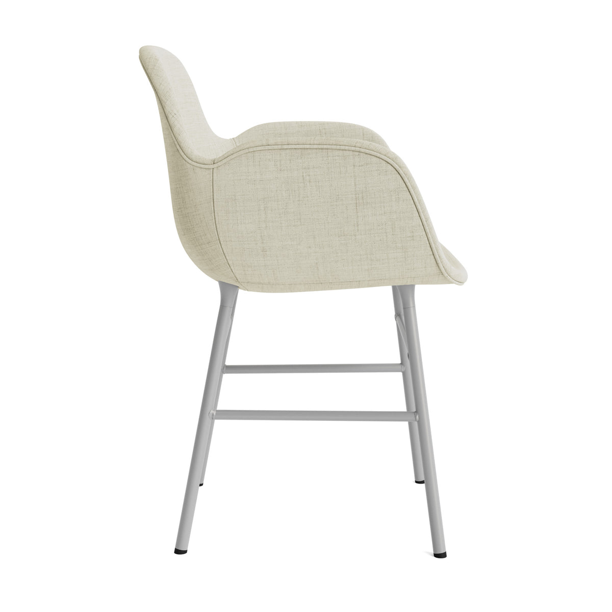 Form Armlehnstuhl gepolstert  in Ultra Leder präsentiert im Onlineshop von KAQTU Design AG. Stuhl mit Armlehne ist von Normann Copenhagen