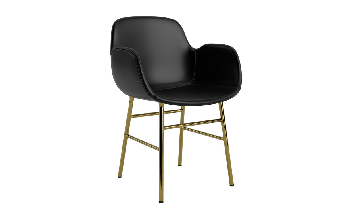 Form Lehnstuhl gepolstert Messing Ultra Leder in Ultra 41599 präsentiert im Onlineshop von KAQTU Design AG. Stuhl mit Armlehne ist von Normann Copenhagen