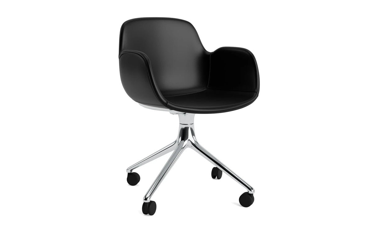 Form Drehstuhl 4W Vollpolster Aluminium/Ultra Leder in Ultra 41599 präsentiert im Onlineshop von KAQTU Design AG. Bürostuhl ist von Normann Copenhagen