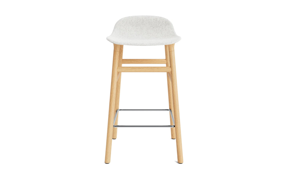 Form Barstuhl 65 cm gepolstert Eiche Hallingdal in Hallingdal 110 präsentiert im Onlineshop von KAQTU Design AG. Barstuhl ist von Normann Copenhagen