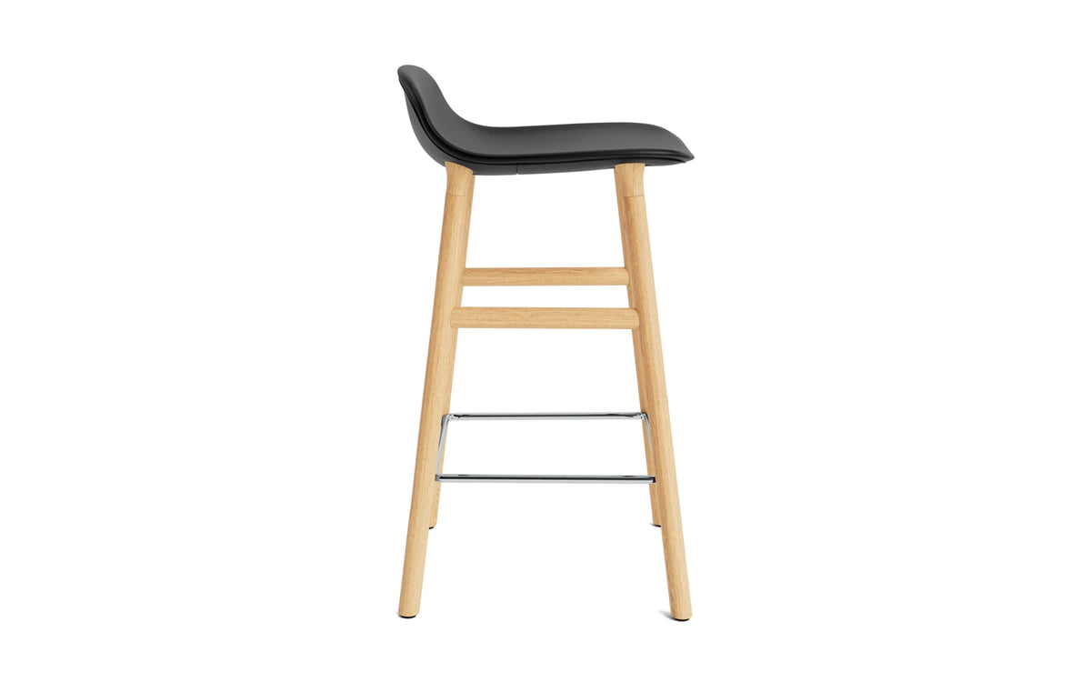Form Barstuhl 65 cm gepolstert Eiche Ultra in Ultra 41599 präsentiert im Onlineshop von KAQTU Design AG. Barstuhl ist von Normann Copenhagen