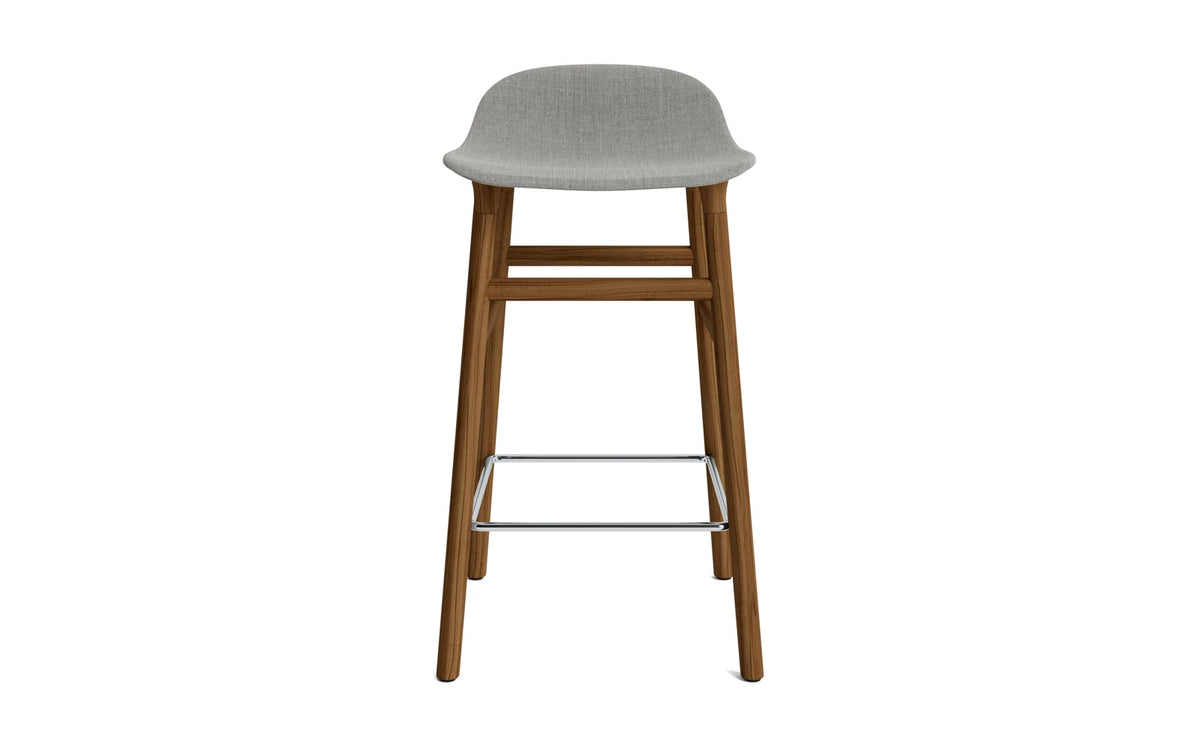 Form Barstuhl 65 cm gepolstert Walnuss Remix in Remix 133 präsentiert im Onlineshop von KAQTU Design AG. Barstuhl ist von Normann Copenhagen