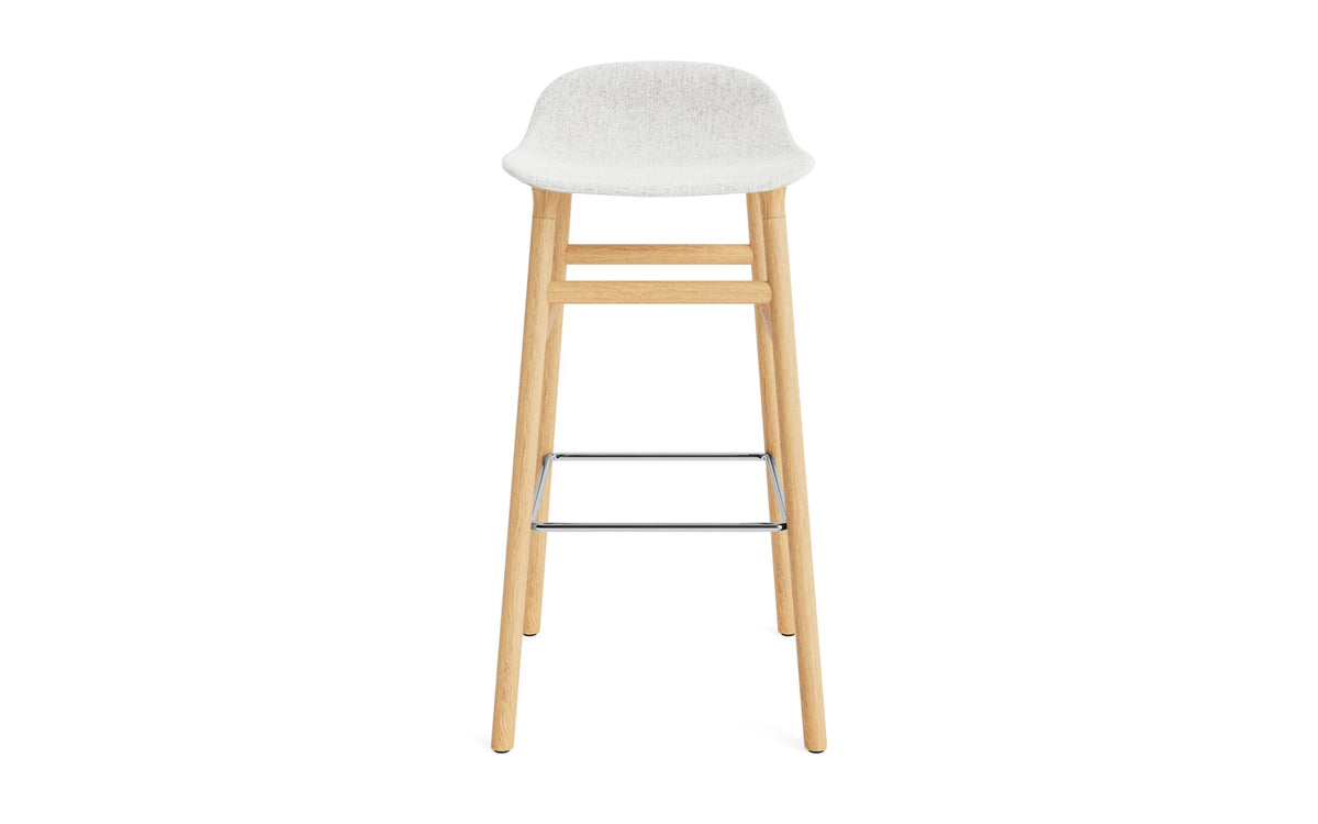 Form Barstuhl 75 cm gepolstert Eiche Hallingdal in Hallingdal 110 präsentiert im Onlineshop von KAQTU Design AG. Barstuhl ist von Normann Copenhagen