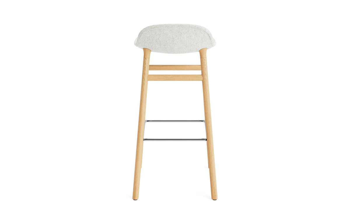Form Barstuhl 75 cm gepolstert Eiche Hallingdal in Hallingdal 110 präsentiert im Onlineshop von KAQTU Design AG. Barstuhl ist von Normann Copenhagen