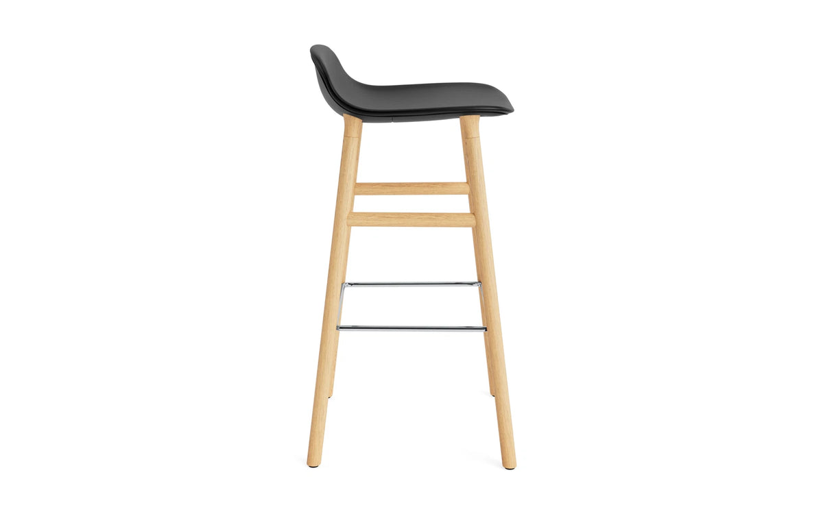 Form Barstuhl 75 cm gepolstert Eiche Ultra in Ultra 41599 präsentiert im Onlineshop von KAQTU Design AG. Barstuhl ist von Normann Copenhagen