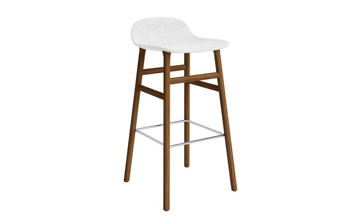 Form Barstuhl 75 cm gepolstert Walnuss Hallingdal in Hallingdal 110 präsentiert im Onlineshop von KAQTU Design AG. Barstuhl ist von Normann Copenhagen