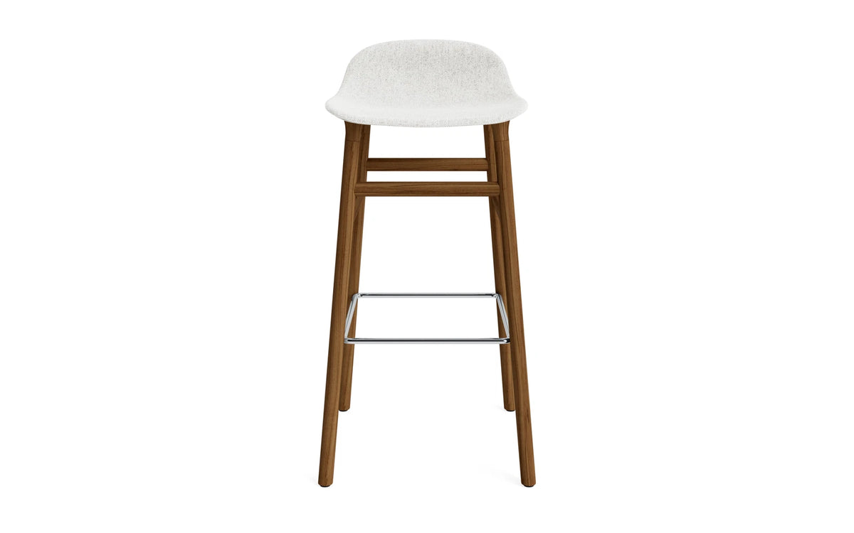 Form Barstuhl 75 cm gepolstert Walnuss Hallingdal in Hallingdal 110 präsentiert im Onlineshop von KAQTU Design AG. Barstuhl ist von Normann Copenhagen
