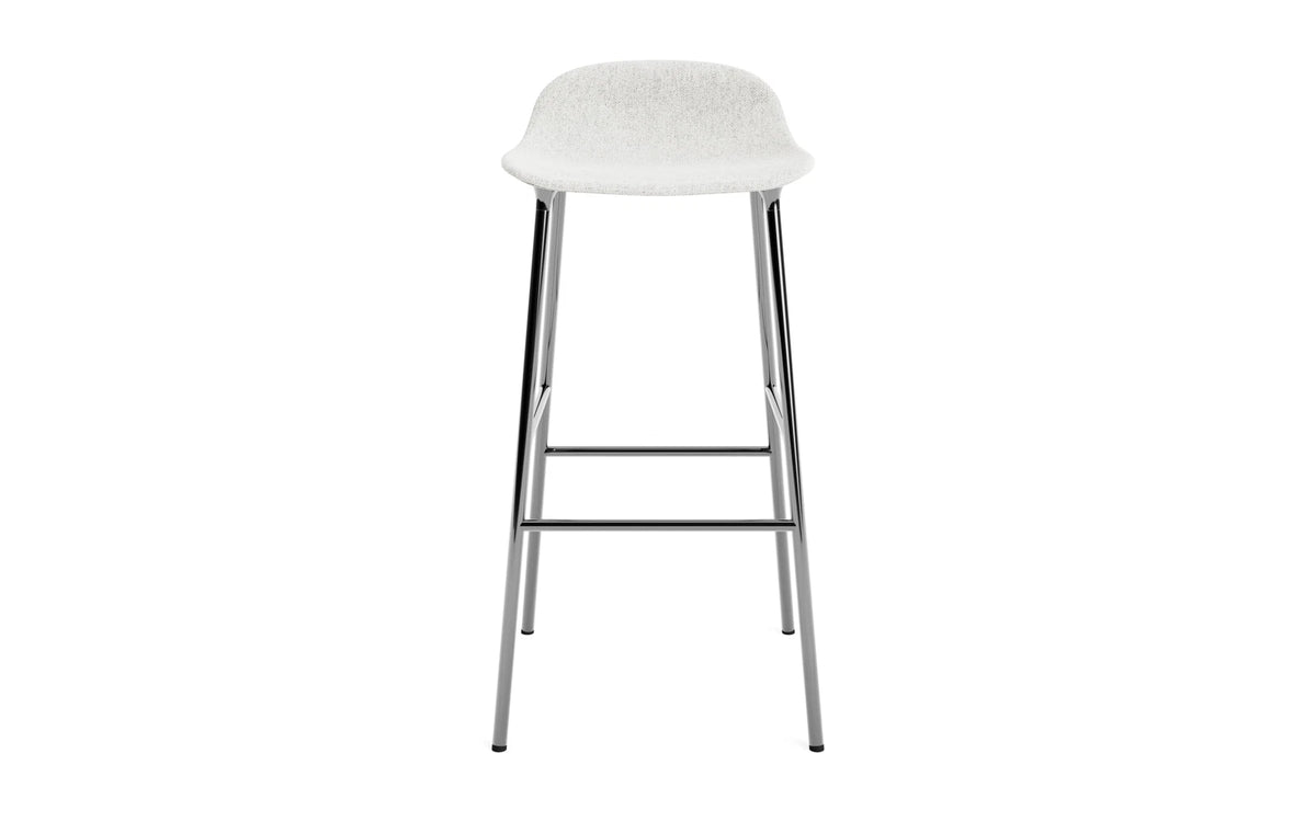 Form Barstuhl 75 cm gepolstert Chrom Hallingdal in Hallingdal 110 präsentiert im Onlineshop von KAQTU Design AG. Barstuhl ist von Normann Copenhagen