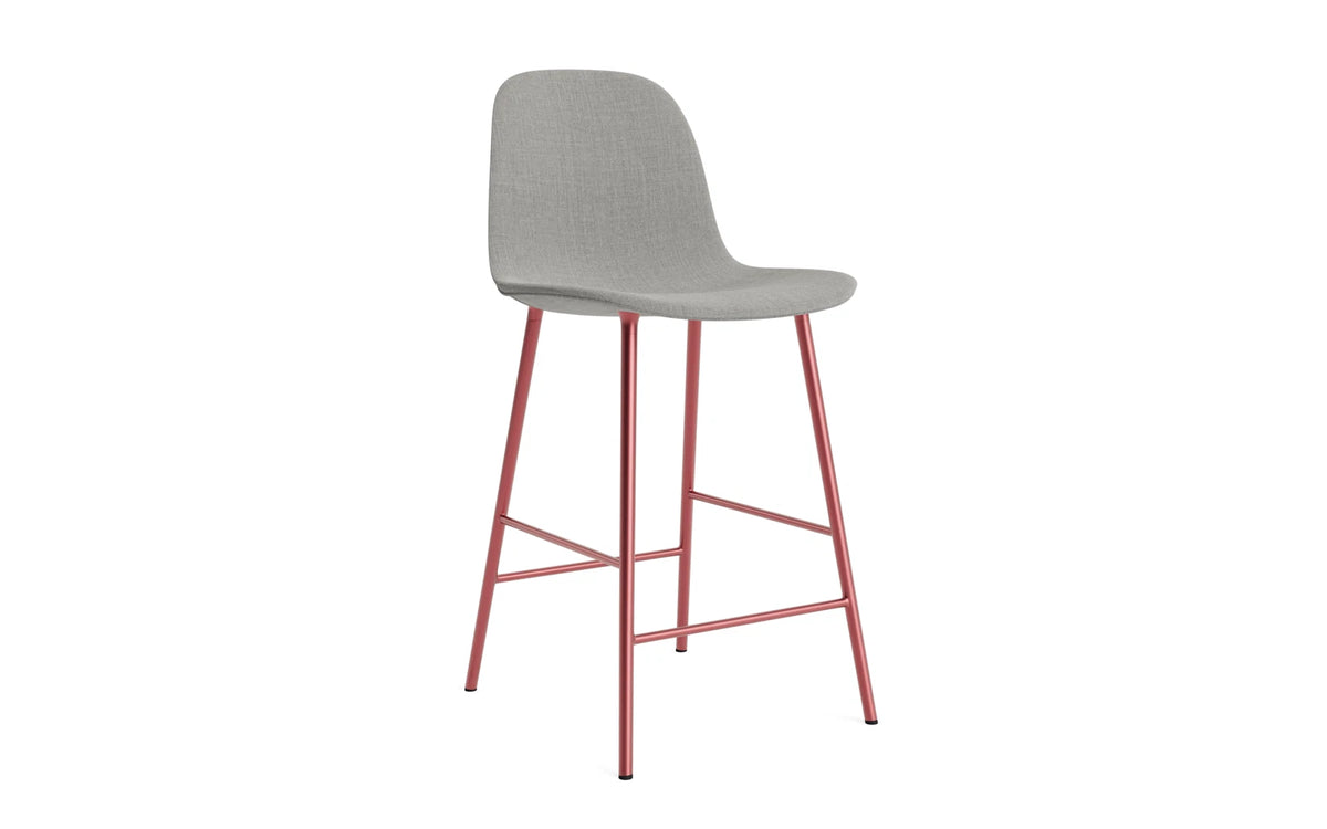 Form Barstuhl 65 cm gepolstert Rot Stahl Remix in Remix 133 präsentiert im Onlineshop von KAQTU Design AG. Barstuhl ist von Normann Copenhagen