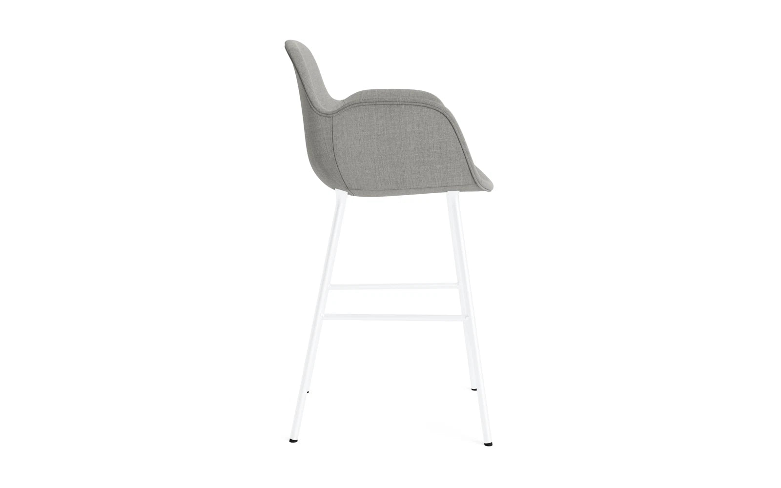 Form Barstuhl mit Armlehne 65 cm gepolstert Weiss Stahl/Remix in Remix 133 präsentiert im Onlineshop von KAQTU Design AG. Barstuhl ist von Normann Copenhagen