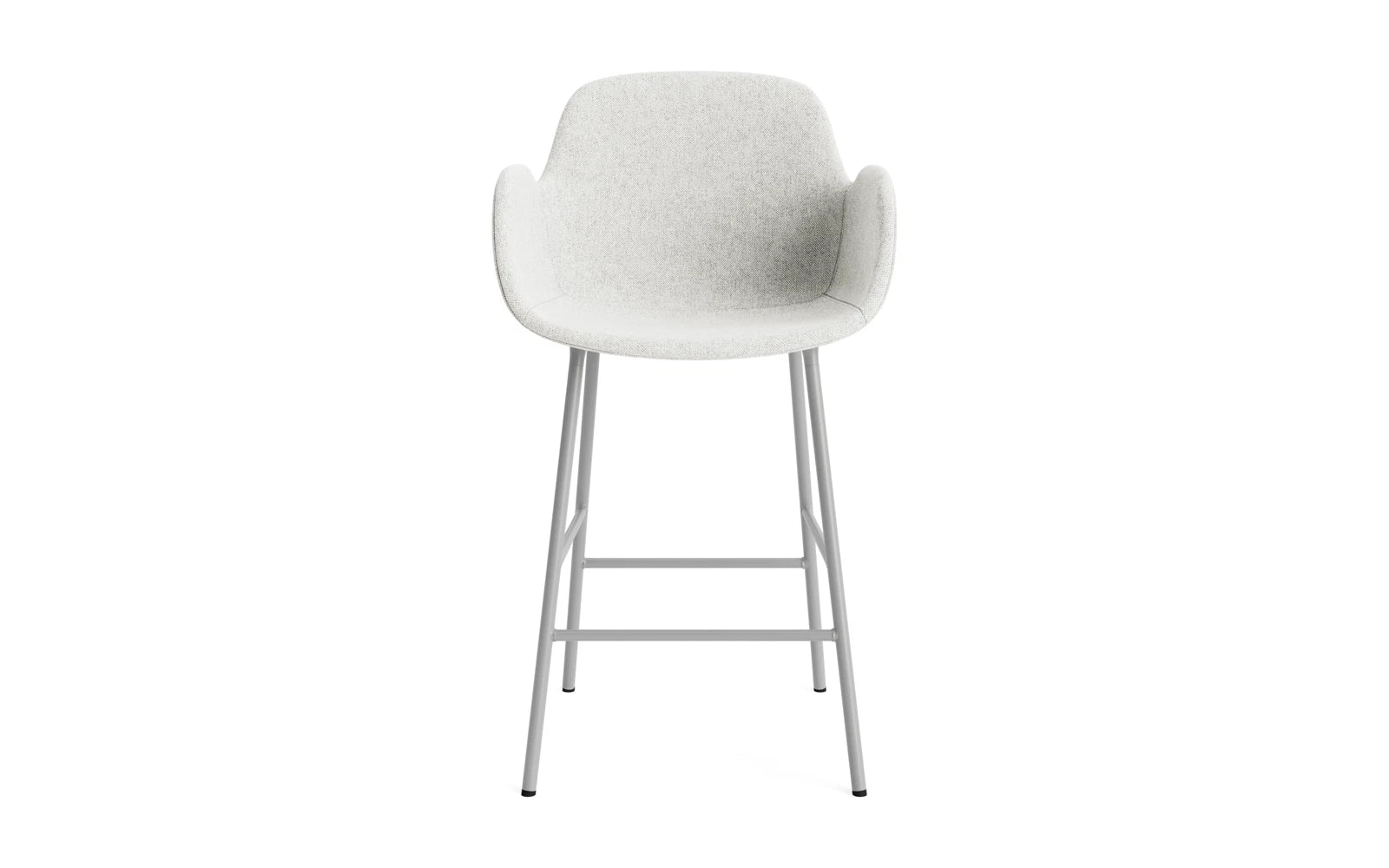 Erleben Sie den stilvollen Form Barstuhl mit Armlehne von Normann Copenhagen. Gepolstert in Grau, bietet er eine harmonische Verbindung von Design und Komfort.