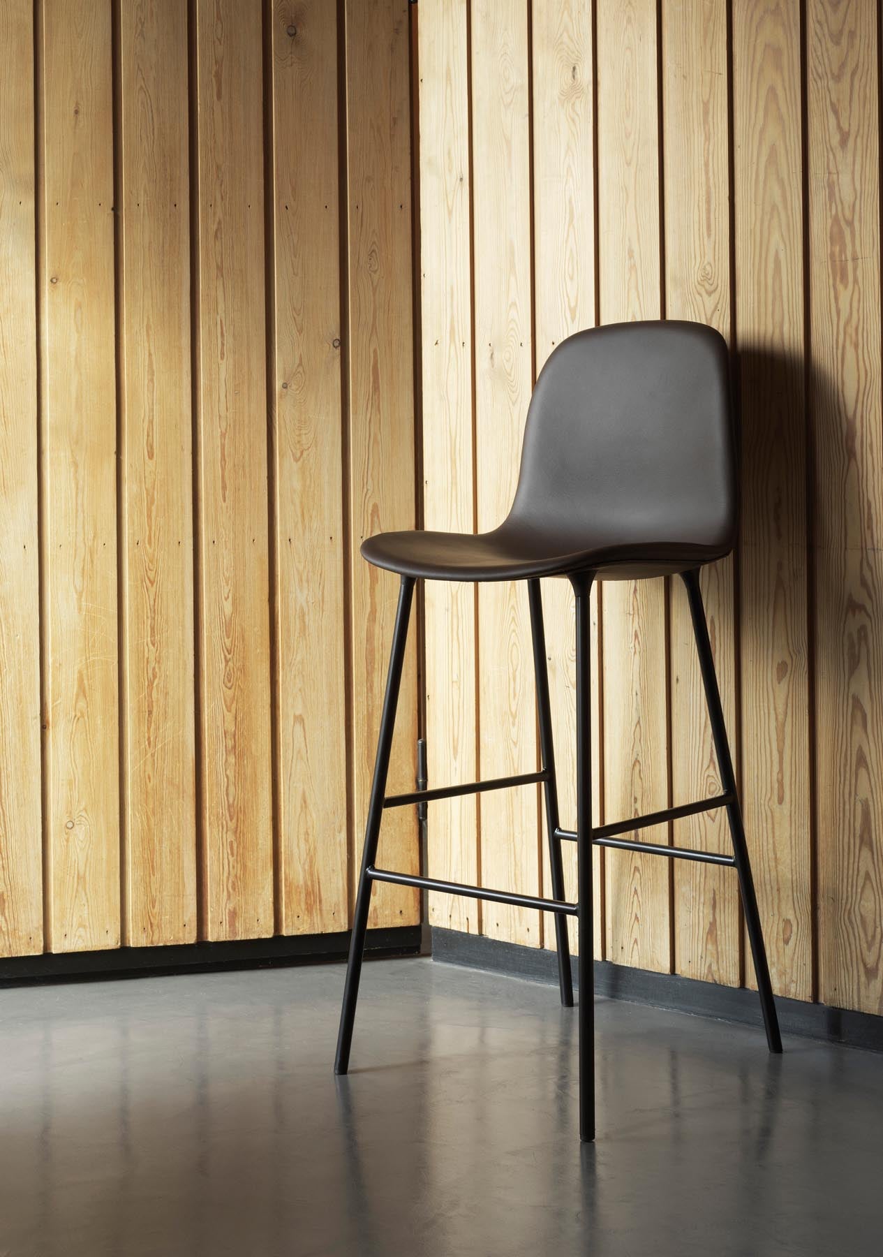 Form Barstuhl 75 cm gepolstert  Weiß Stahl Hallingdal in Hallingdal 110 präsentiert im Onlineshop von KAQTU Design AG. Barstuhl ist von Normann Copenhagen