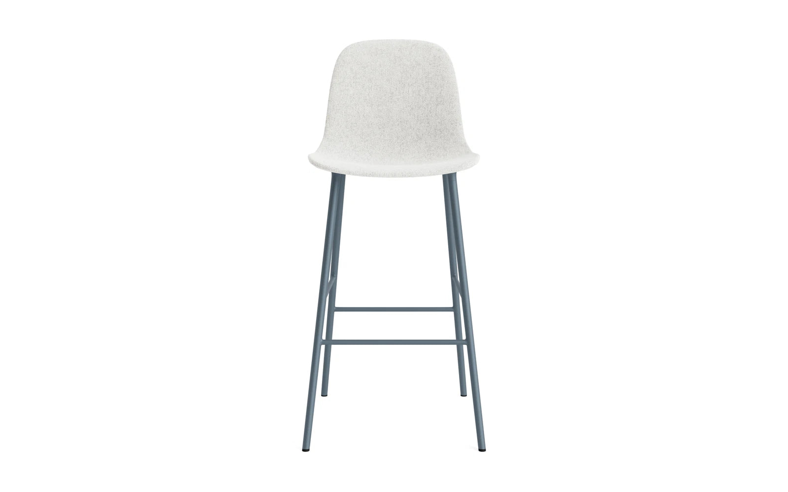 Erleben Sie den eleganten Form Barstuhl 75 cm in luxuriösem Blau, gepolstert mit feinstem Hallingdal-Stoff von Normann Copenhagen – der perfekte Akzent für Ihr Zuhause.