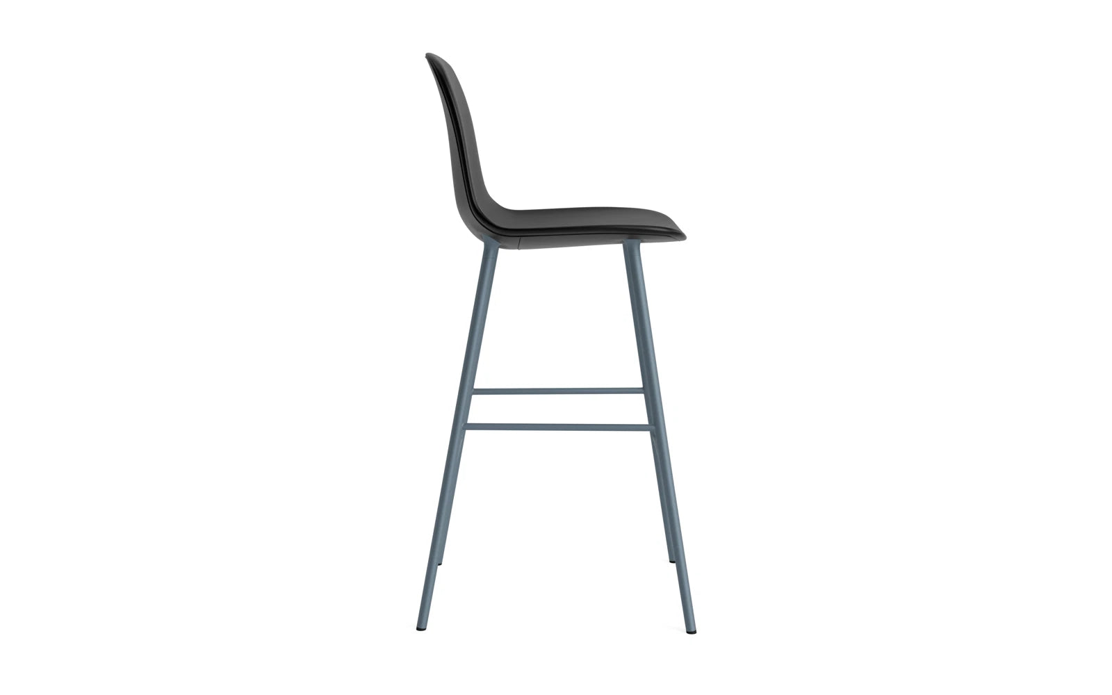 Erleben Sie den eleganten Form Barstuhl 75 cm in gepolstertem Blau Stahl/Ultra Leder von Normann Copenhagen – der perfekte Mix aus Komfort und modernem Design!