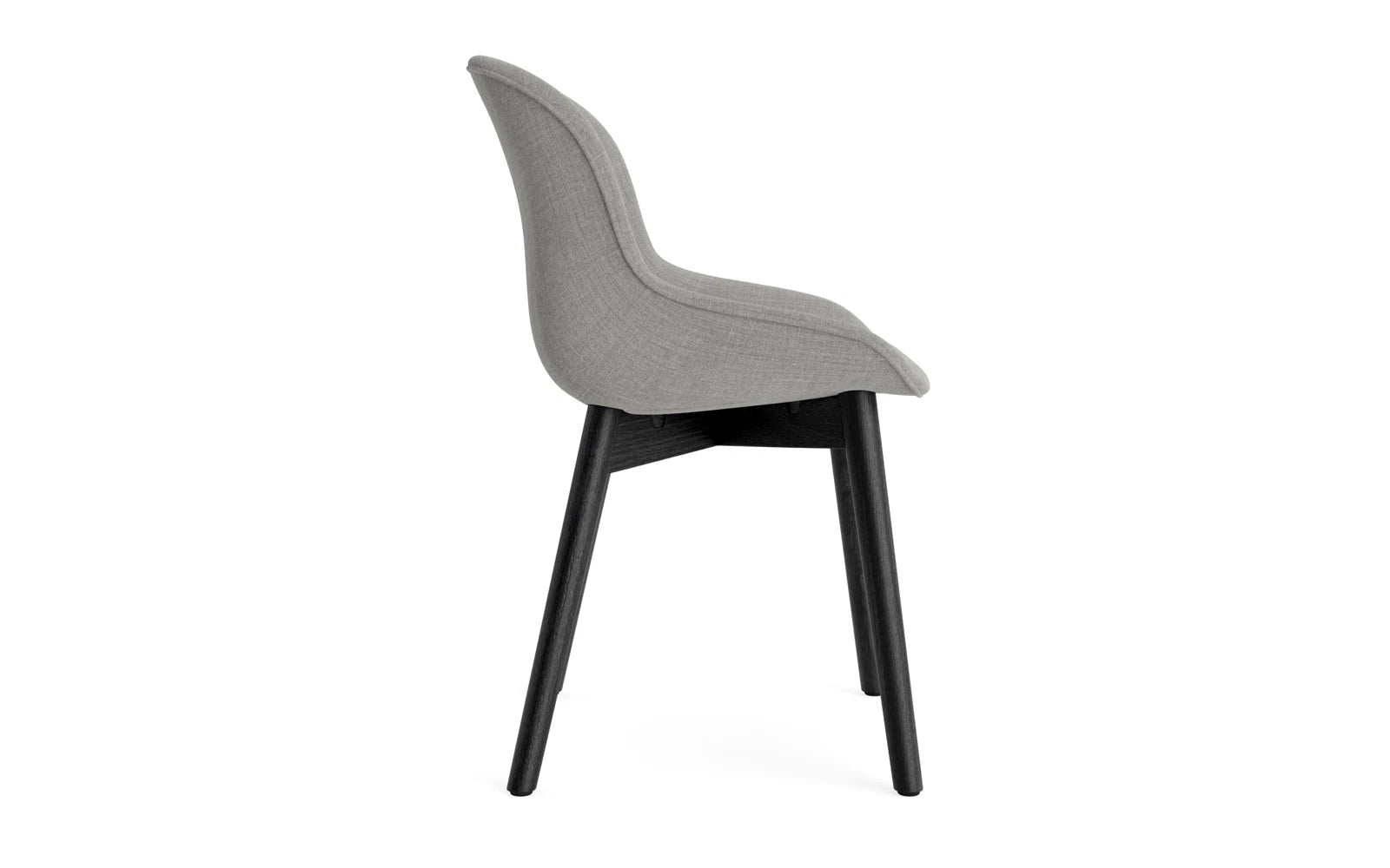 Hyg Comfort Stuhl Vollpolster Schwartz Eiche Remix in Remix 133 präsentiert im Onlineshop von KAQTU Design AG. Stuhl ist von Normann Copenhagen