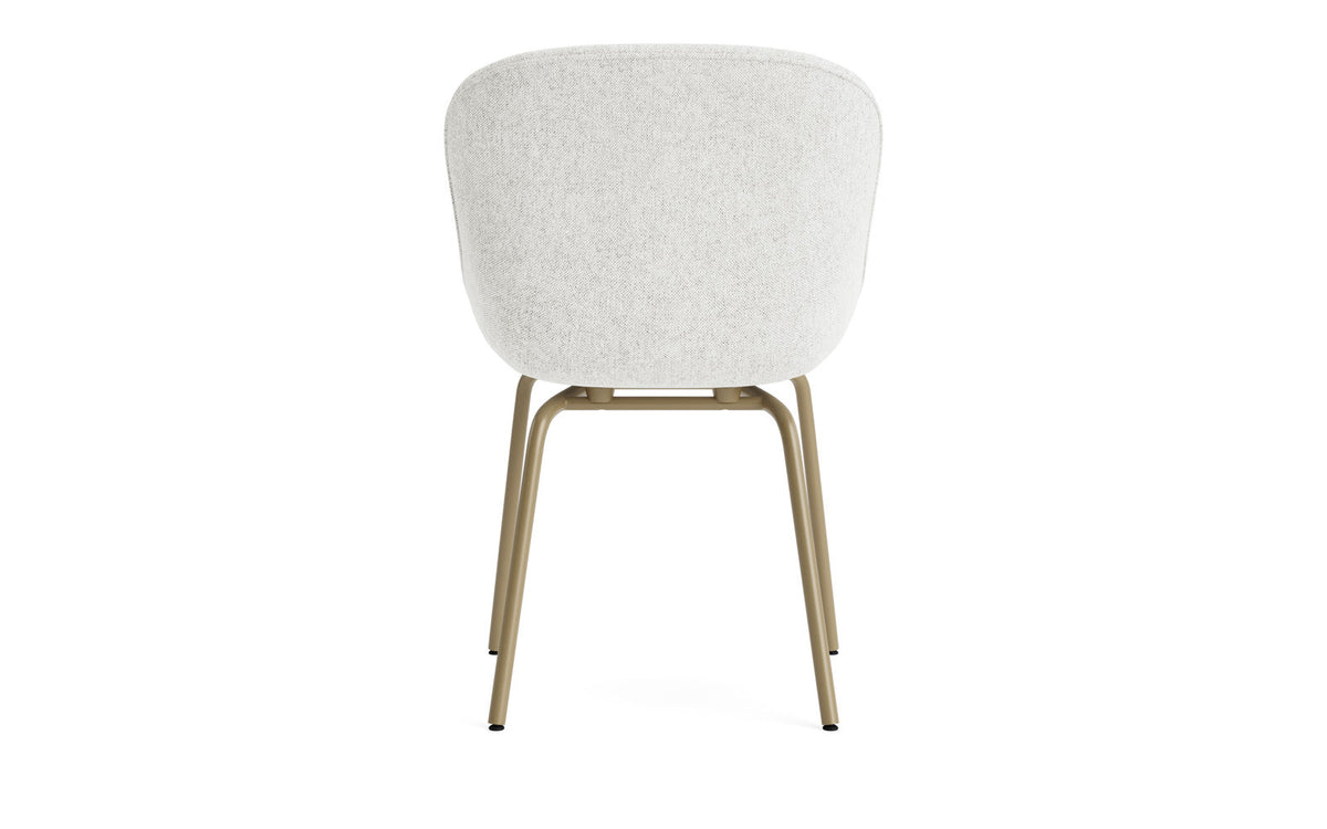 Hyg Stuhl Vollpolster Sand/Hallingdal in Hallingdal 110 präsentiert im Onlineshop von KAQTU Design AG. Stuhl ist von Normann Copenhagen