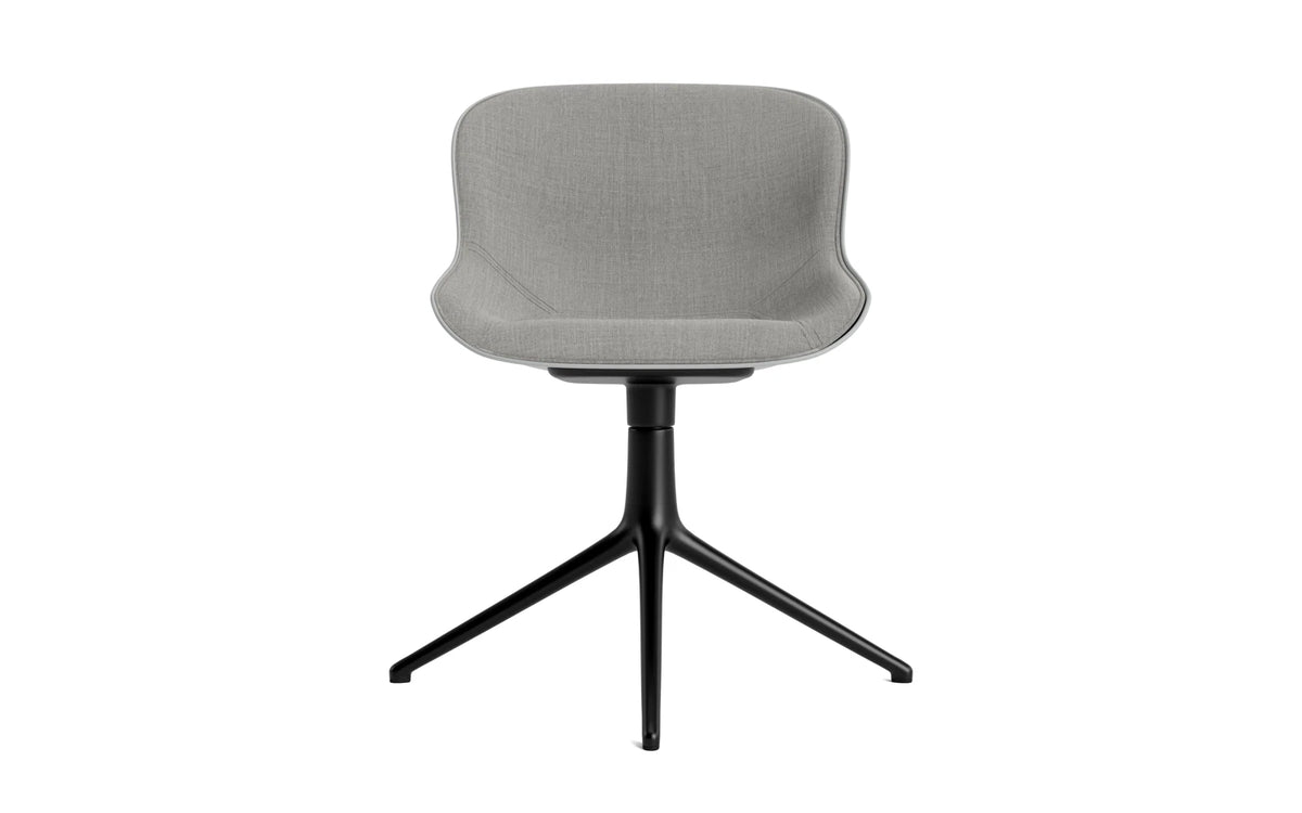 Hyg Drehstuhl 4B gepolstert Schwartz Alu Grau/Remix in Remix 133 präsentiert im Onlineshop von KAQTU Design AG. Drehstuhl ist von Normann Copenhagen