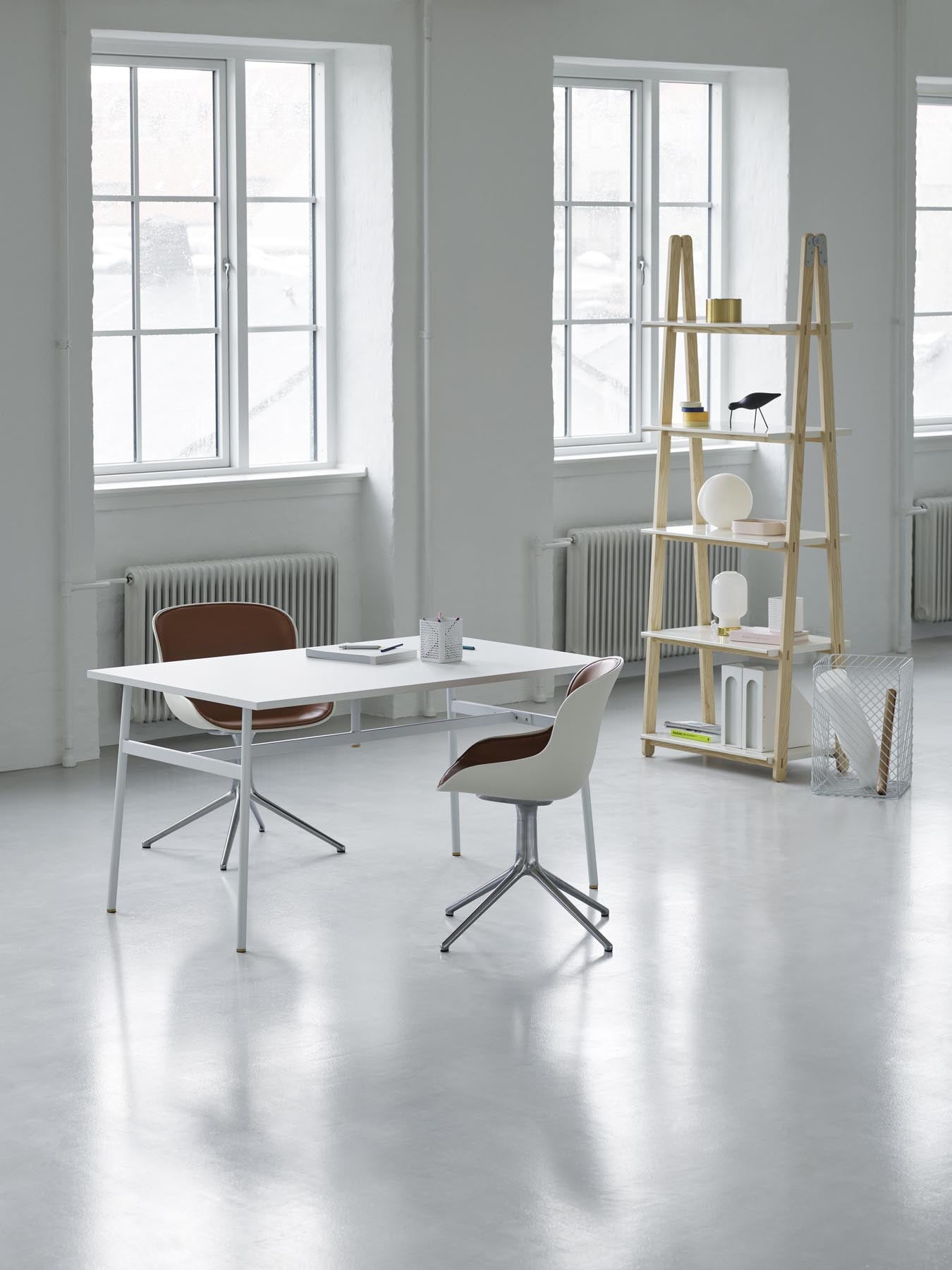 Hyg Drehstuhl 4B gepolstert Schwartz Alu Grau/Hallingdal in Hallingdal 110 präsentiert im Onlineshop von KAQTU Design AG. Drehstuhl ist von Normann Copenhagen
