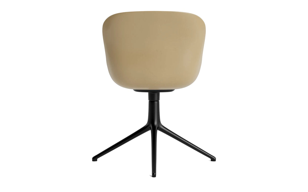 Hyg Drehstuhl 4B gepolstert Schwartz Alu Sand/Ultra in Ultra 41599 präsentiert im Onlineshop von KAQTU Design AG. Drehstuhl ist von Normann Copenhagen
