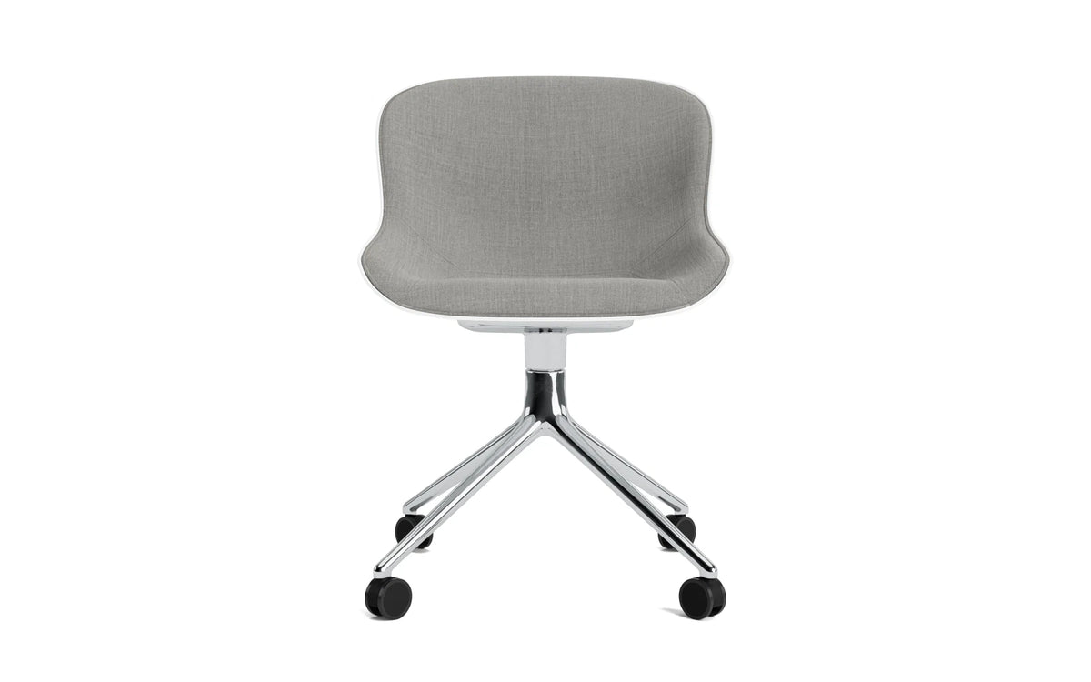 Hyg Drehstuhl 4W Aluminium Weiss/Remix in Remix 133 präsentiert im Onlineshop von KAQTU Design AG. Drehstuhl ist von Normann Copenhagen