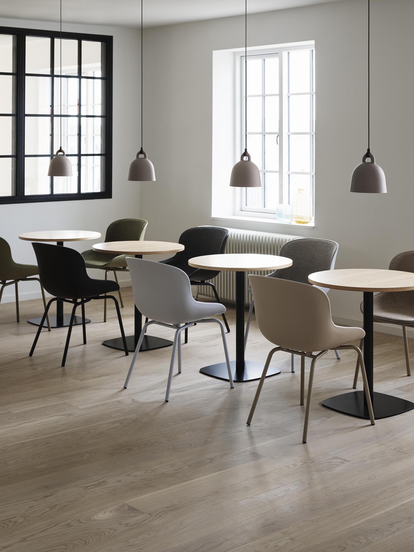 Hyg Drehstuhl 4W Aluminium Weiss/Remix in Remix 133 präsentiert im Onlineshop von KAQTU Design AG. Drehstuhl ist von Normann Copenhagen