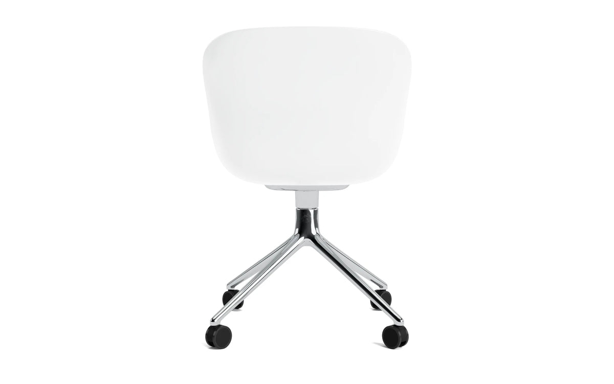 Hyg Drehstuhl 4W Aluminium Weiss/Hallingdal in Hallingdal 110 präsentiert im Onlineshop von KAQTU Design AG. Drehstuhl ist von Normann Copenhagen