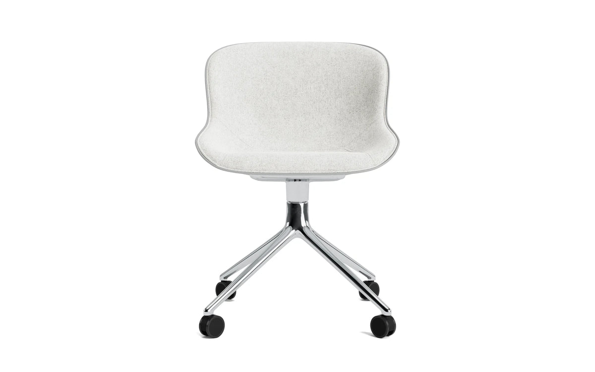 Hyg Drehstuhl 4W Frontpolster Aluminium Grau/Hallingdal in Hallingdal 110 präsentiert im Onlineshop von KAQTU Design AG. Drehstuhl ist von Normann Copenhagen