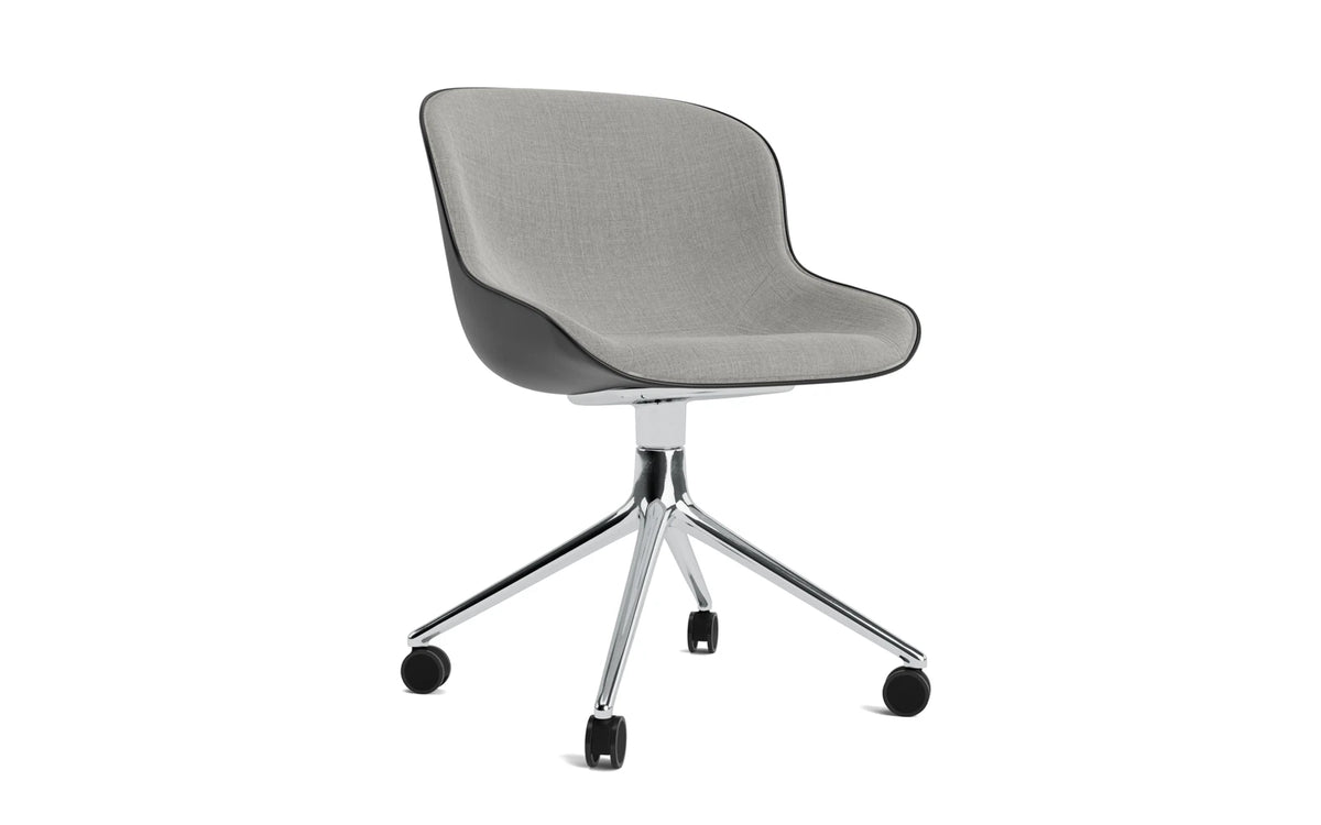Hyg Drehstuhl 4W Frontpolster Aluminium Schwartz/Remix in Remix 133 präsentiert im Onlineshop von KAQTU Design AG. Drehstuhl ist von Normann Copenhagen