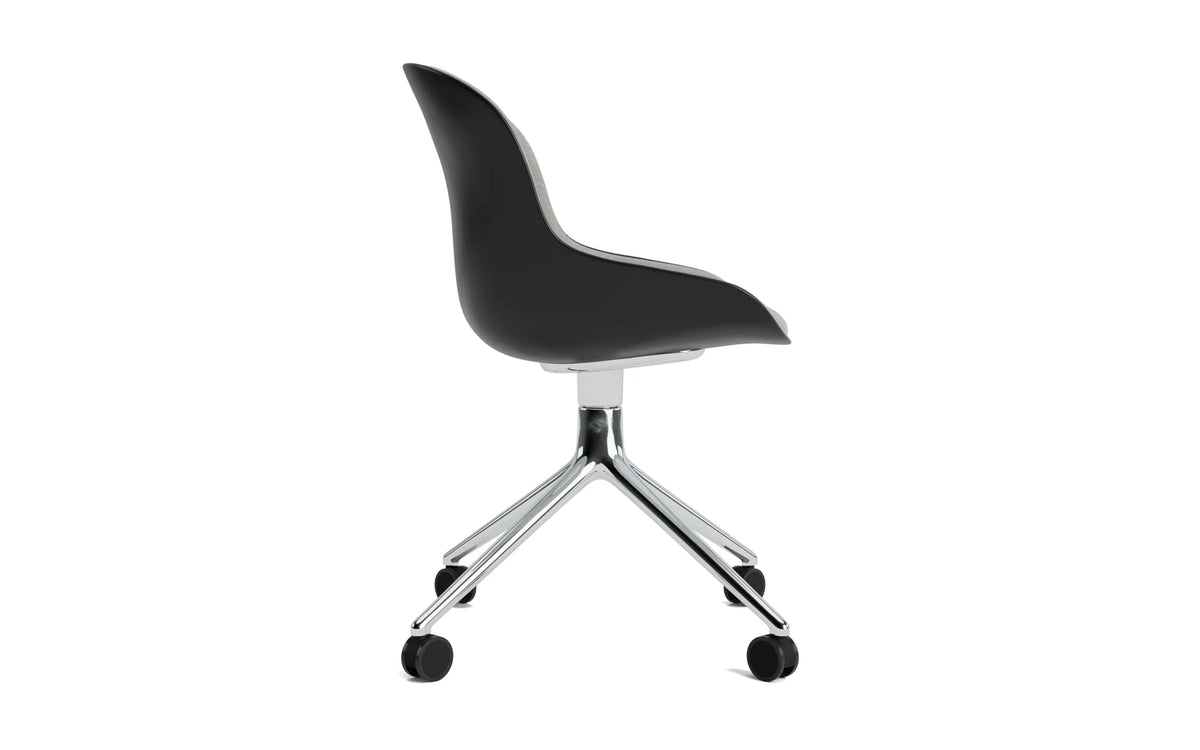 Hyg Drehstuhl 4W Frontpolster Aluminium Schwartz/Remix in Remix 133 präsentiert im Onlineshop von KAQTU Design AG. Drehstuhl ist von Normann Copenhagen