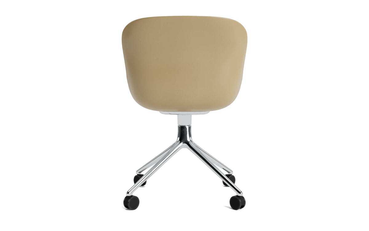 Hyg Drehstuhl 4W Frontpolster Aluminium Sand/Remix in Remix 133 präsentiert im Onlineshop von KAQTU Design AG. Drehstuhl ist von Normann Copenhagen