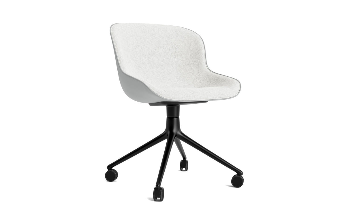 Hyg Drehstuhl 4W Frontpolster Schwarz Alu Grau/Hallingdal in Hallingdal 110 präsentiert im Onlineshop von KAQTU Design AG. Drehstuhl ist von Normann Copenhagen