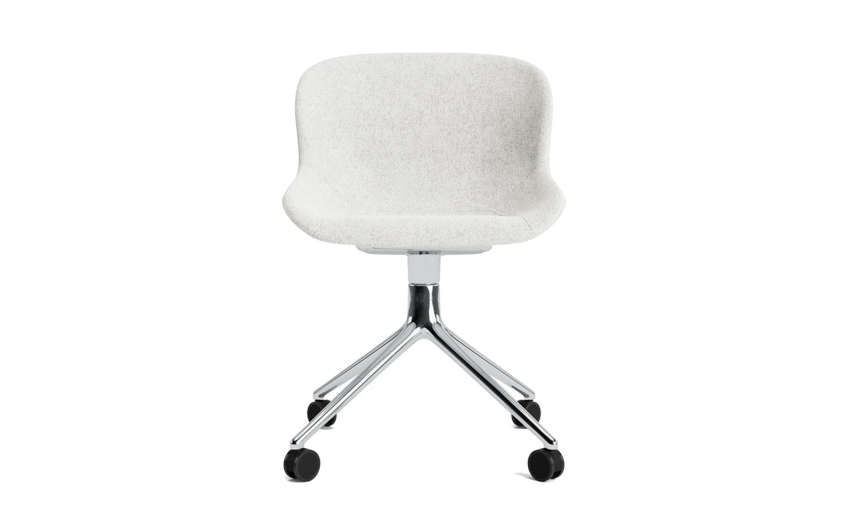 Hyg Drehstuhl mit Rollen vollpolster Hallingdal in Hallingdal 110 präsentiert im Onlineshop von KAQTU Design AG. Dreh-Schalenstuhl ist von Normann Copenhagen