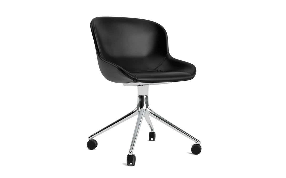 Hyg Drehstuhl mit Rollen vollposter aluminium Ultra leder in Ultra 41599 präsentiert im Onlineshop von KAQTU Design AG. Dreh-Schalenstuhl ist von Normann Copenhagen