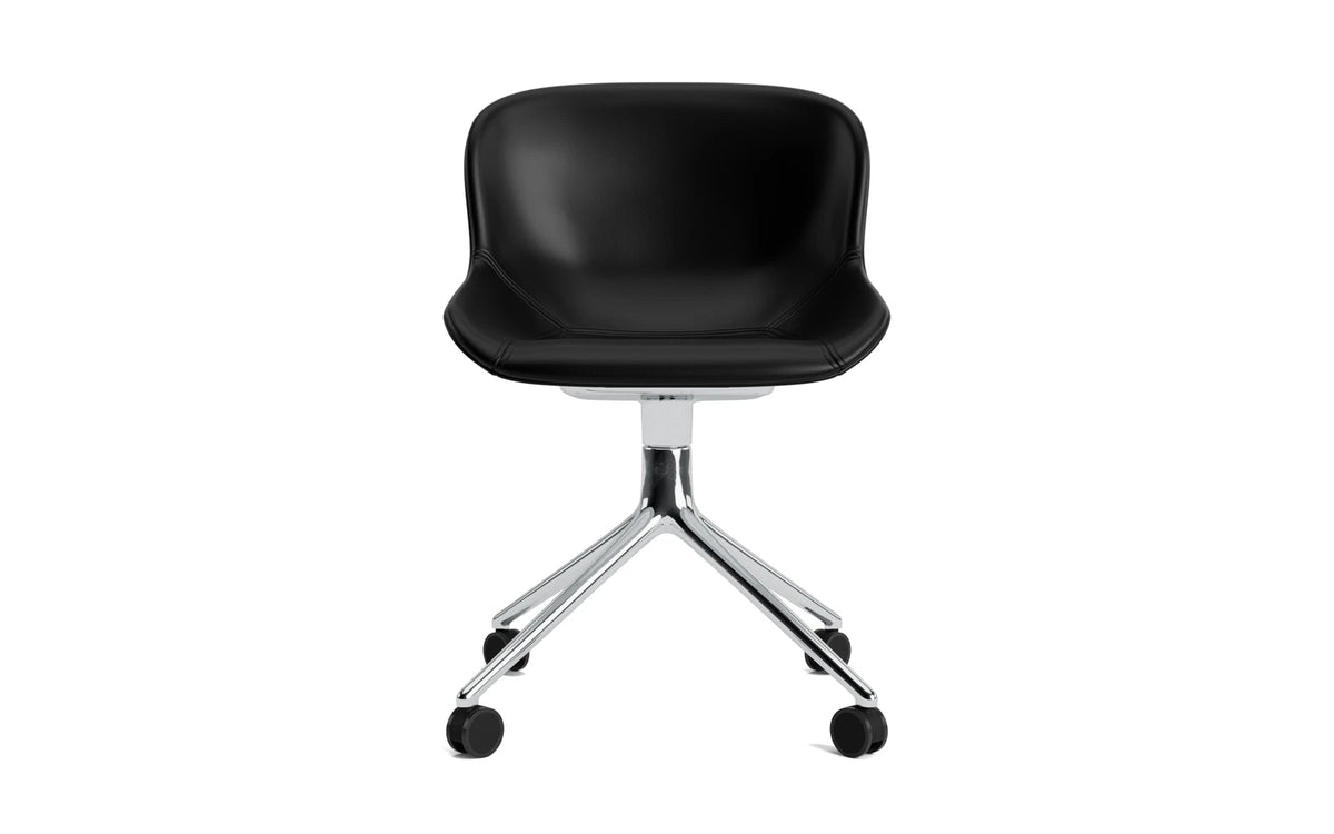 Hyg Drehstuhl mit Rollen vollposter aluminium Ultra leder in Ultra 41599 präsentiert im Onlineshop von KAQTU Design AG. Dreh-Schalenstuhl ist von Normann Copenhagen