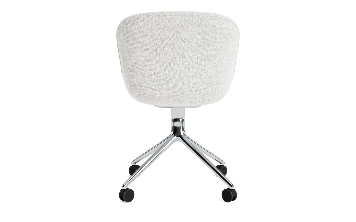 Hyg Comfort Drehstuhl 4W Vollpolster Aluminium Hallingdal in Hallingdal 110 präsentiert im Onlineshop von KAQTU Design AG. Drehstuhl ist von Normann Copenhagen