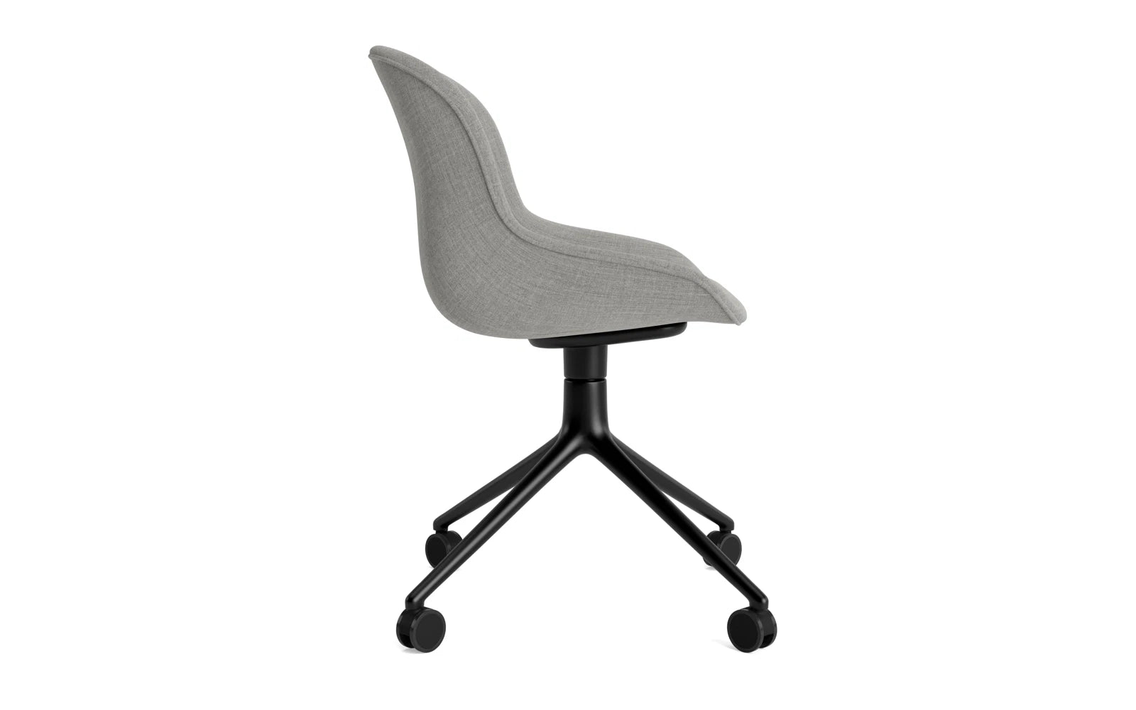 Hyg Comfort Drehstuhl 4W Vollpolster Schwarzes Aluminium Remix in Remix 133 präsentiert im Onlineshop von KAQTU Design AG. Drehstuhl ist von Normann Copenhagen