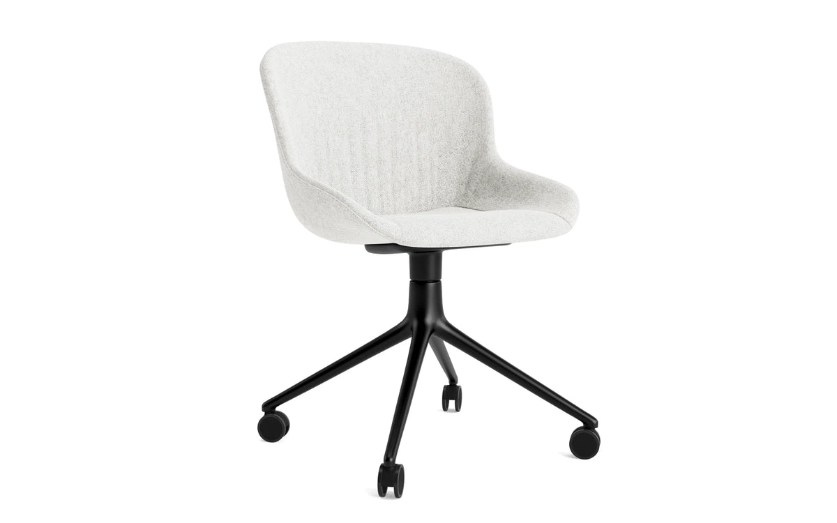 Hyg Comfort Drehstuhl 4W Vollpolster Schwarzes Aluminium Hallingdal in Hallingdal 110 präsentiert im Onlineshop von KAQTU Design AG. Drehstuhl ist von Normann Copenhagen