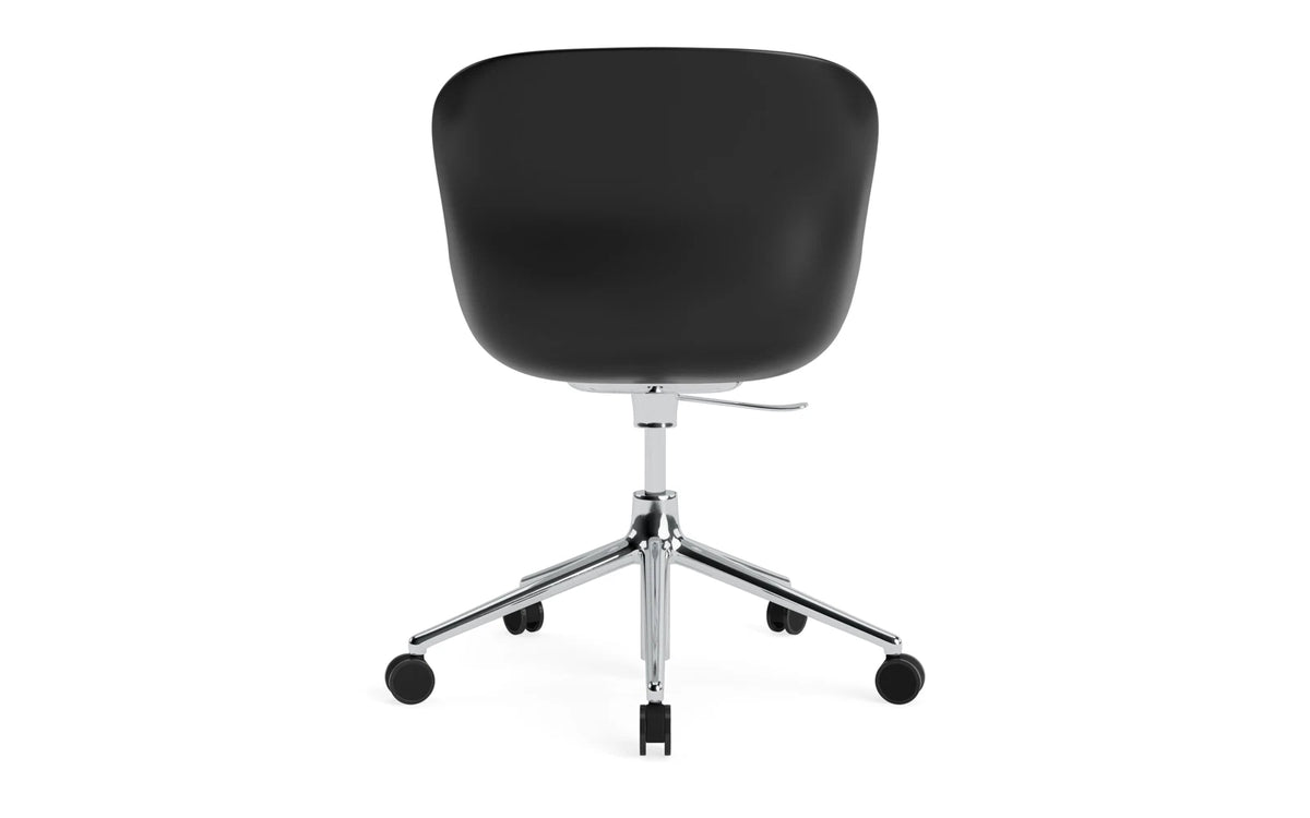 Hyg Drehstuhl mit 5 Rollen Gas Lift Frontpolster Alu Schwartz/Ultra in Ultra 41599 präsentiert im Onlineshop von KAQTU Design AG. Dreh-Schalenstuhl ist von Normann Copenhagen