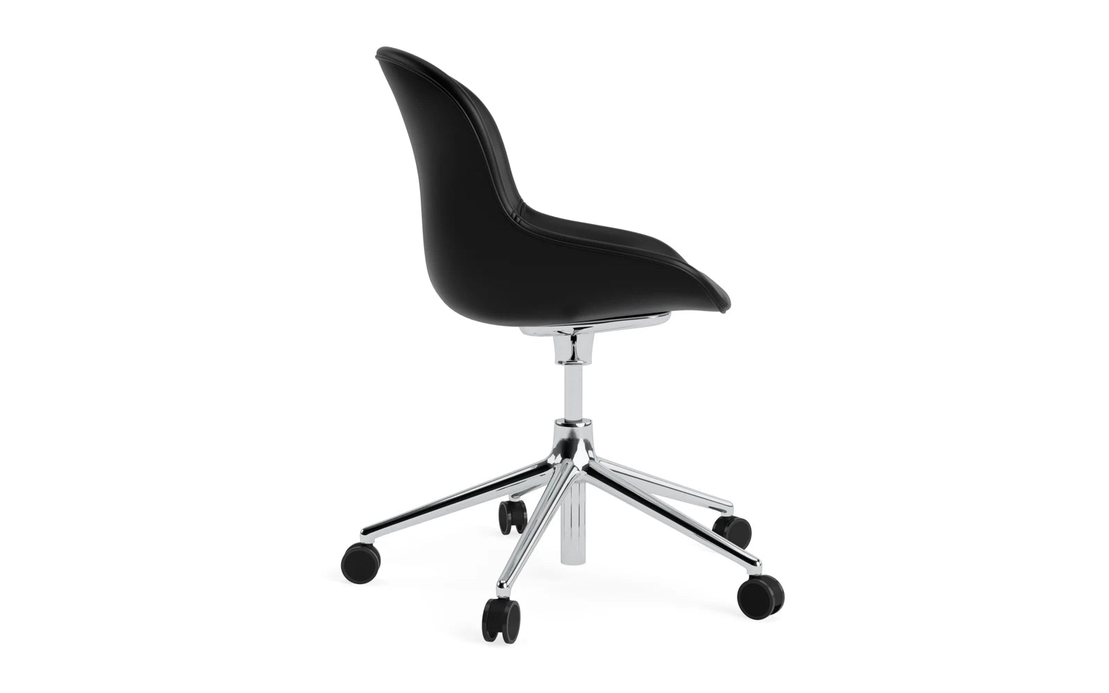 Der Hyg Drehsessel von Normann Copenhagen bietet skandinavischen Komfort und Stil, inspiriert von der dänischen Hygge-Philosophie.