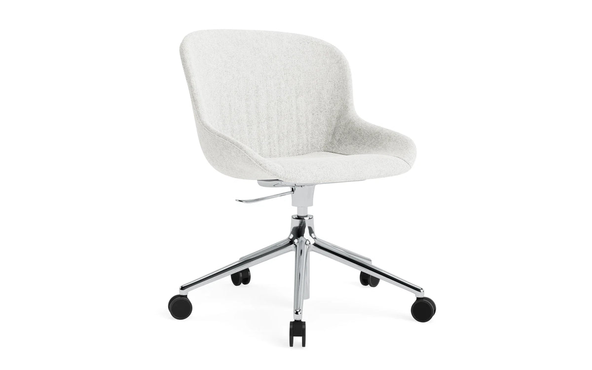 Hyg Comfort Drehstuhl mit 5 Rollen Gas Lift Polster Alu Hallingdal in Hallingdal 110 präsentiert im Onlineshop von KAQTU Design AG. Bürostuhl ist von Normann Copenhagen