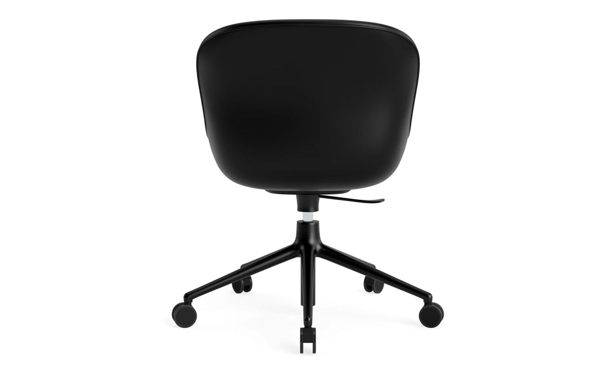Hyg Comfort Drehstuhl mit 5 Rollen Gas Lift Polster Schwartz Alu Ultra in Ultra 41599 präsentiert im Onlineshop von KAQTU Design AG. Bürostuhl ist von Normann Copenhagen