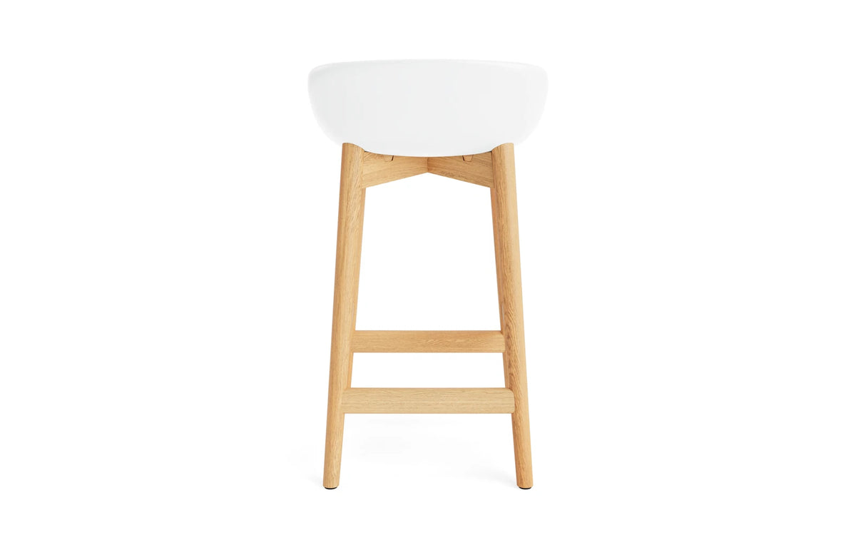Hyg Barhocker 65 cm Polster Eiche Weiss/Remix in Remix 133 präsentiert im Onlineshop von KAQTU Design AG. Barstuhl ist von Normann Copenhagen