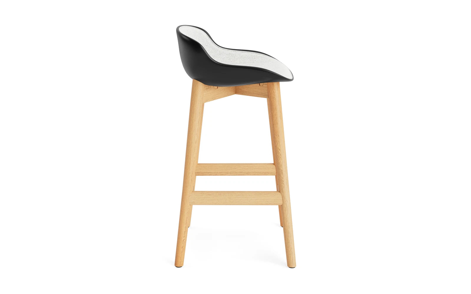 Hyg Barhocker 65 cm Polster Eiche Schwartz/Hallingdal in Hallingdal 110 präsentiert im Onlineshop von KAQTU Design AG. Barstuhl ist von Normann Copenhagen