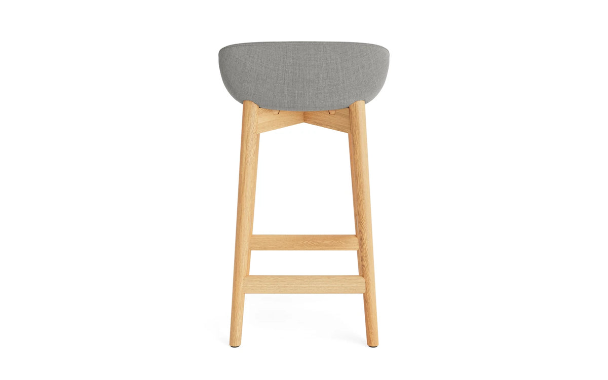 Hyg Barhocker 65 cm vollpolster eiche Remix in Remix 133 präsentiert im Onlineshop von KAQTU Design AG. Barstuhl ist von Normann Copenhagen
