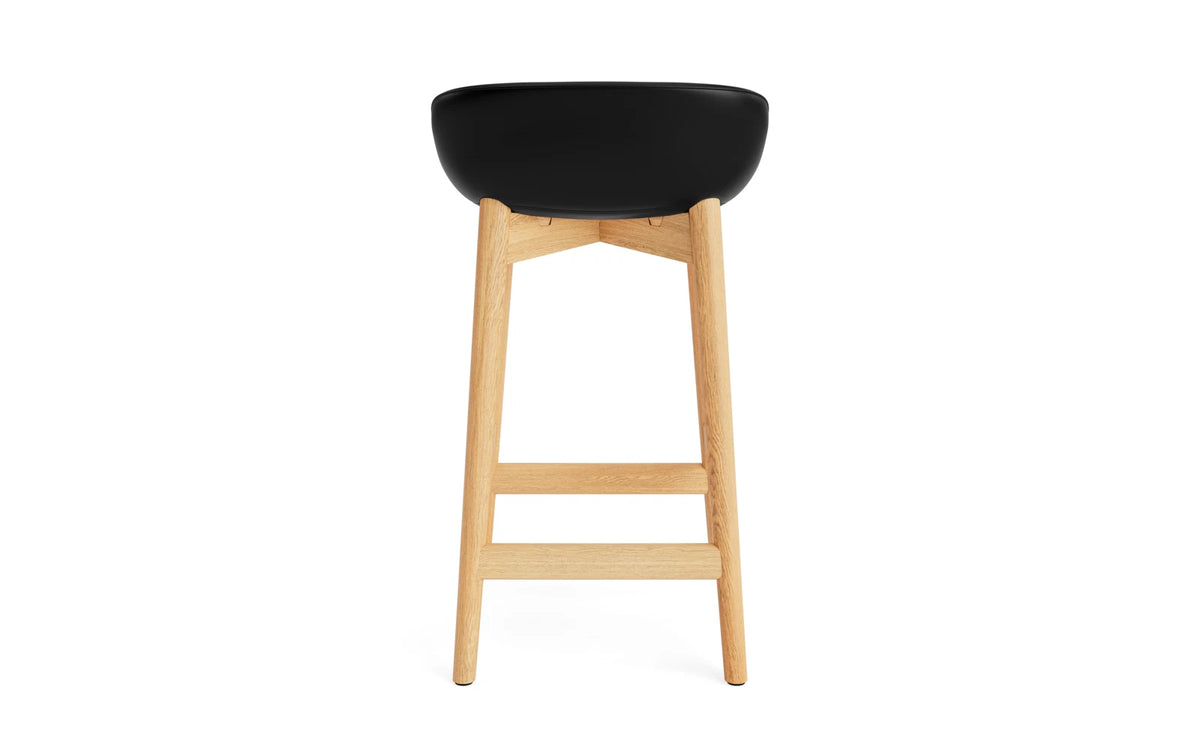 Hyg Barhocker 65 cm vollpolster eiche Ultra leder in Ultra 41599 präsentiert im Onlineshop von KAQTU Design AG. Barstuhl ist von Normann Copenhagen