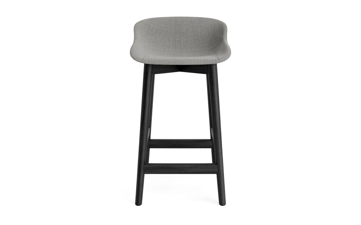 Hyg Barhocker 65 cm vollpolster schwarze Eiche Remix in Remix 133 präsentiert im Onlineshop von KAQTU Design AG. Barstuhl ist von Normann Copenhagen