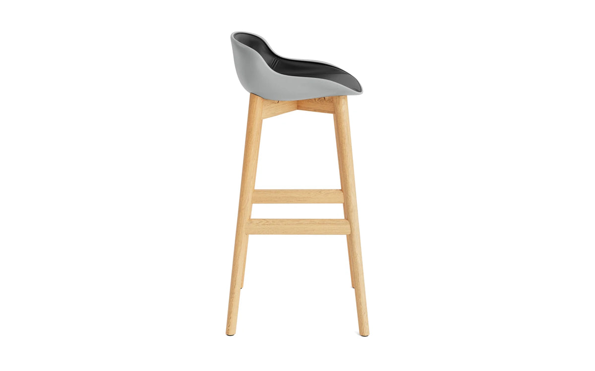 Hyg Barhocker 75 cm Polster Eiche Grau/Ultra in Ultra 41599 präsentiert im Onlineshop von KAQTU Design AG. Barstuhl ist von Normann Copenhagen